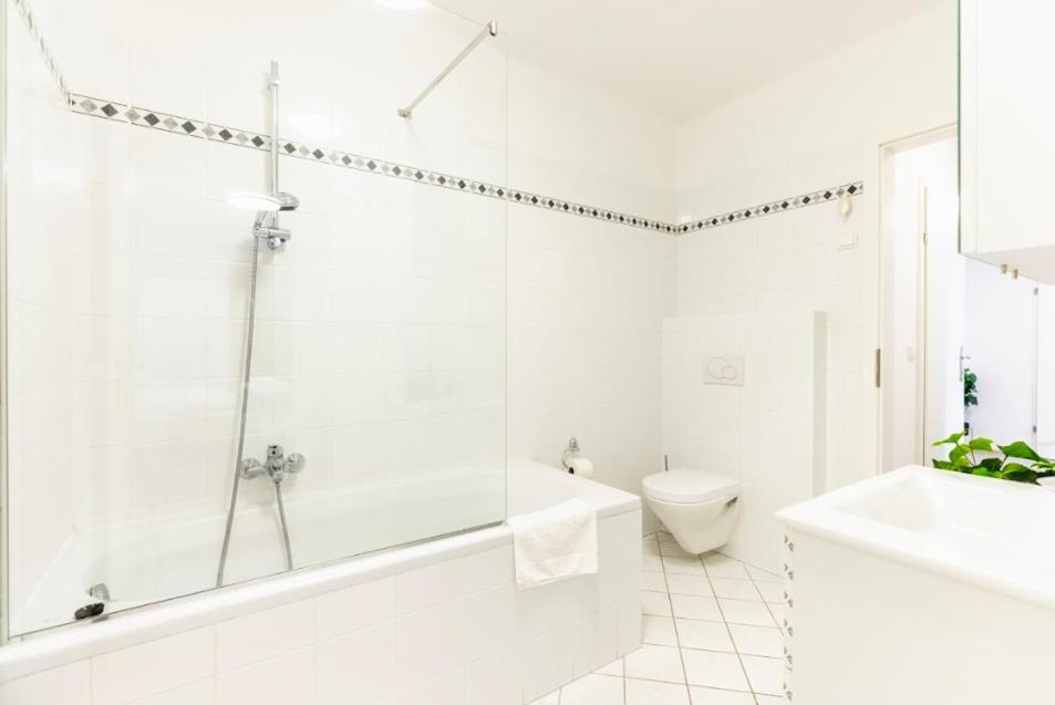 Experience Central Vienna From A Stylish And Modern Apartment Eksteriør billede